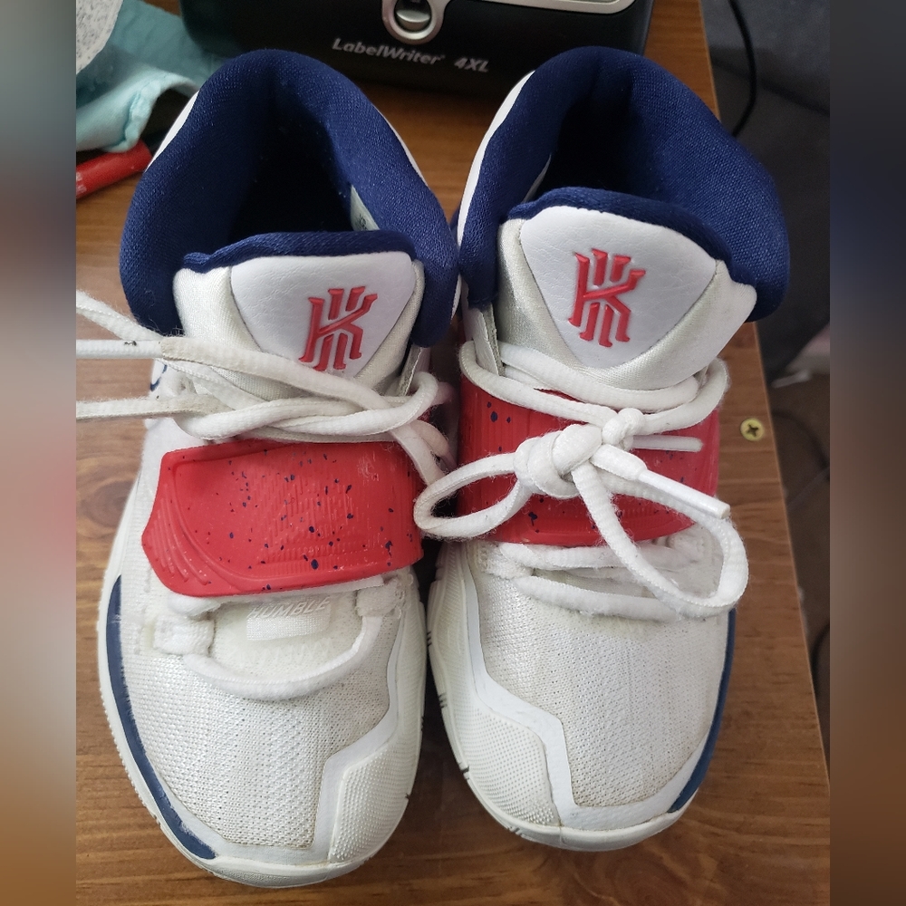 KYRIE Nike Boy's 12C BASKETBALL SHOES